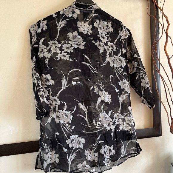 Grace Elements embellished black gray flowers sheer tunic blouse - Picture 3 of 11